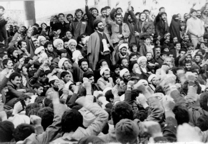 تحصن علما در دانشگاه تهران در بهمن ماه 1357