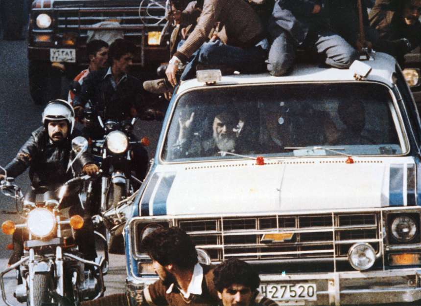 روایت تصاویر از استقبال بی‌نظیر مردم در ورود امام خمینی