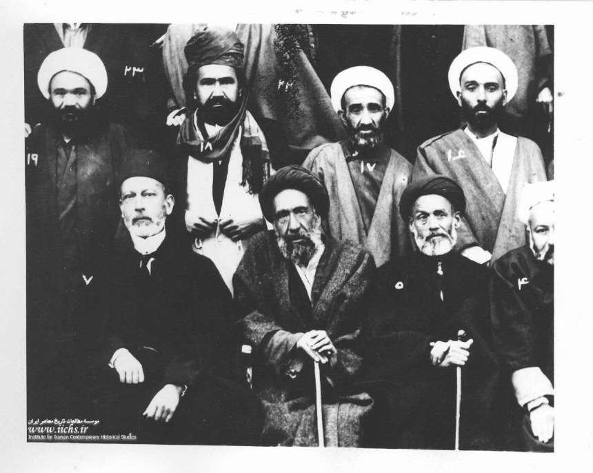 به مناسبت سيلي خوردن مدرس در جريان مخالفت با جمهوري رضاخاني در هفتم اسفند 1302