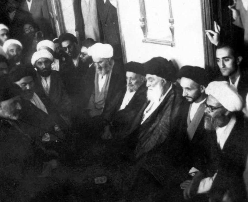 انزوای آیت الله کاشانی و کمک آیت الله بروجردی