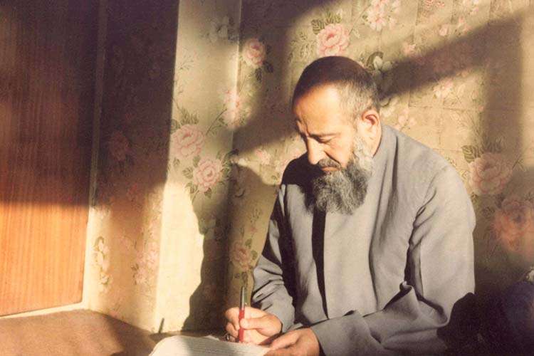 آیت الله صادقی تهرانی: امام خمینی، آقای بروجردی را نماد مبارزه علیه پهلوی می دانست