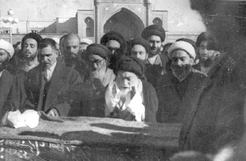 آیت الله بروجردی برای مقابله با اقدامات خودسرانه، در تشییع جنازه یهودی ها شرکت می کرد