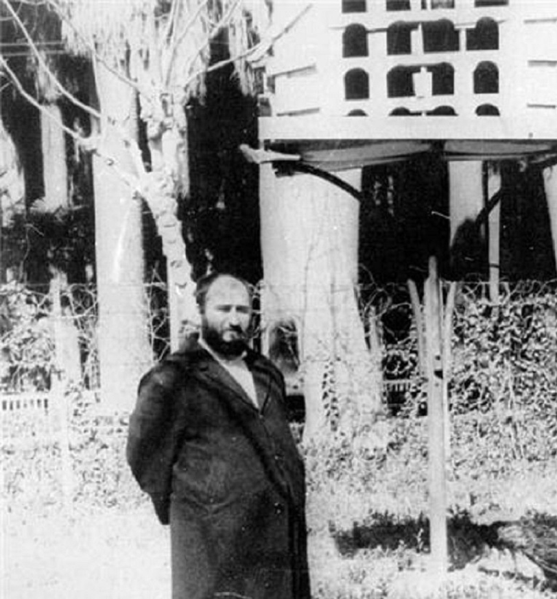 امام در فوت مصطفی مسئله شهادت را نپذیرفت اما اجازه کالبدشکافی هم نداد/ آیتالله خوئی بر پیکر مصطفی نماز خواند