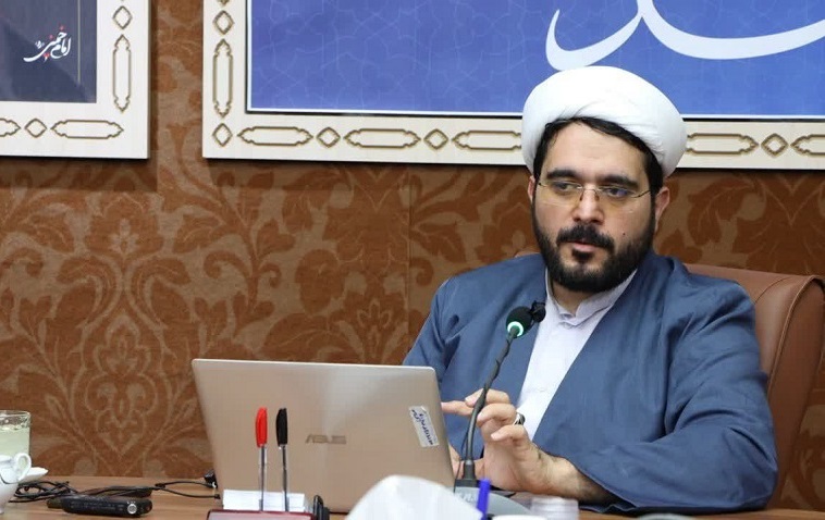 حاج شیخ عبدالکریم به دنبال مدیریت فضای سیاسی دورانش بود