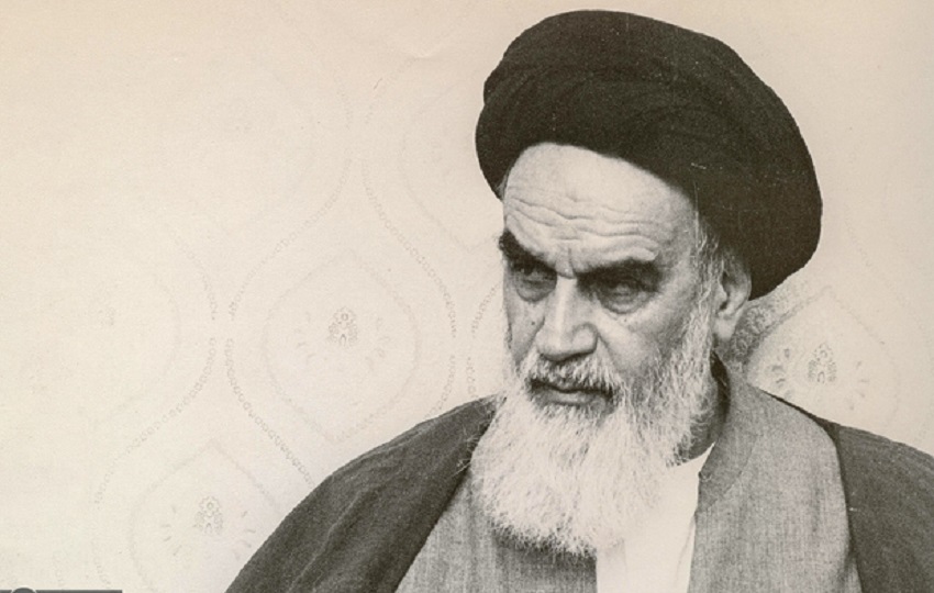 امام خمینی: امروز عملکرد ما را پای اسلام حساب می کنند