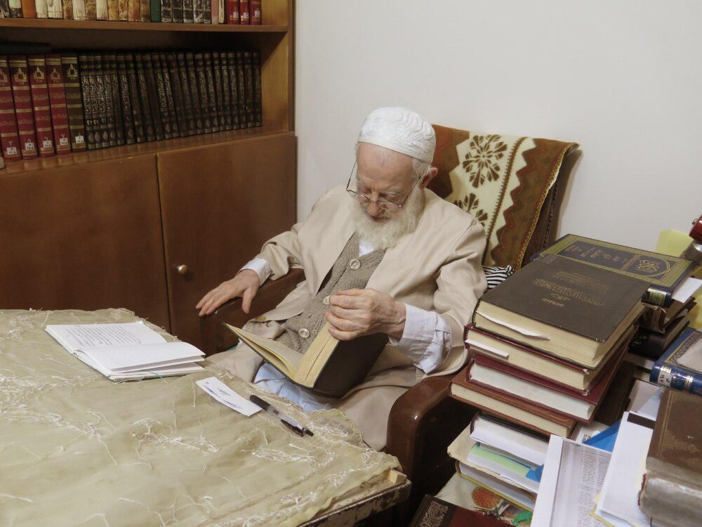 سفارش کردند که تابلویی برای دفتر نصب نکنیم