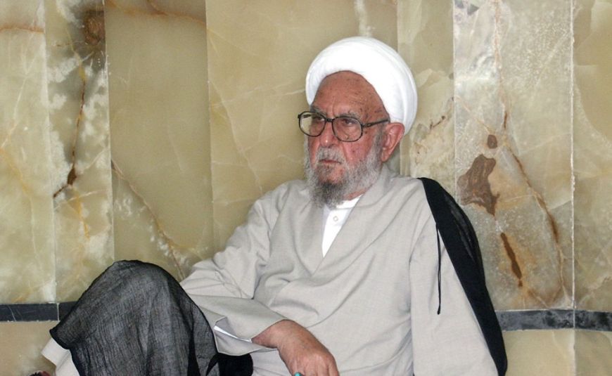 به مادرم التماس کردم تا اجازه دهد به حوزه بروم