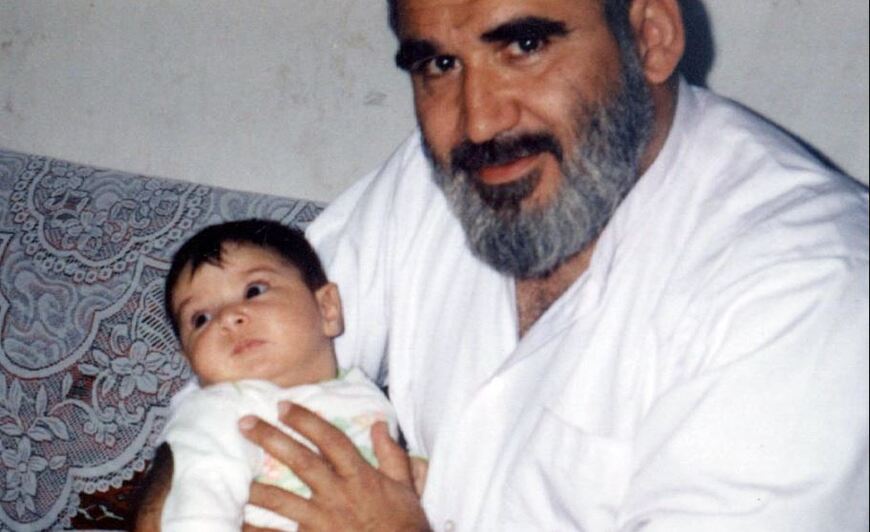 تو که پدرت روشنفکر بود، چرا گذاشت آخوند بشی؟!