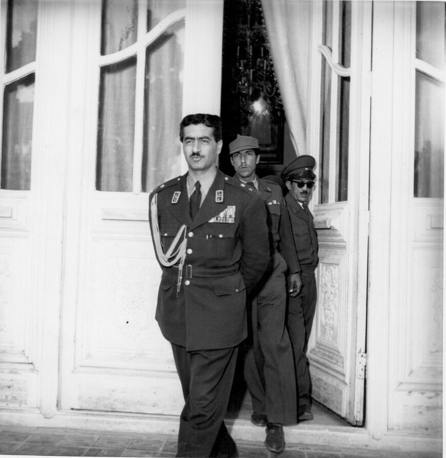 تیمور بختیار به‌روایت علینقی عالیخانی و منوچهر هاشمی‌نژاد